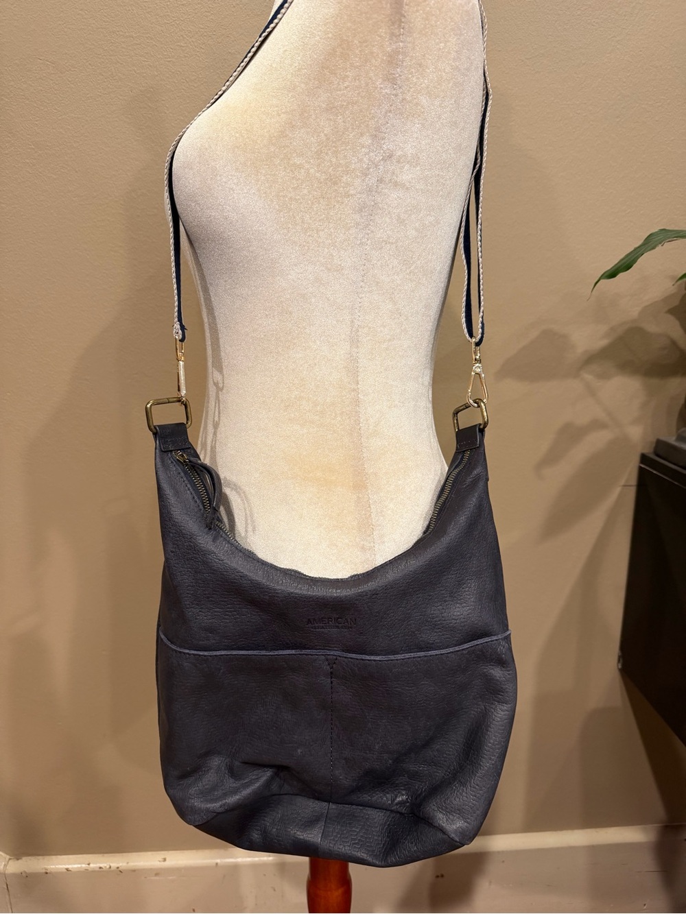 American Leather Co Carrie Hobo Bag Basketweave Embossed Navy Blue GUC